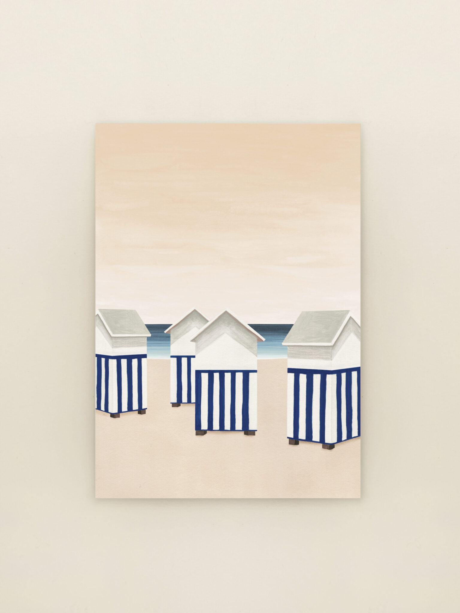 Wenskaart Kabines aan Zee van Sâlt + Flor met illustratie van blauw-witte strandhuisjes aan zee in zachte zomertinten
