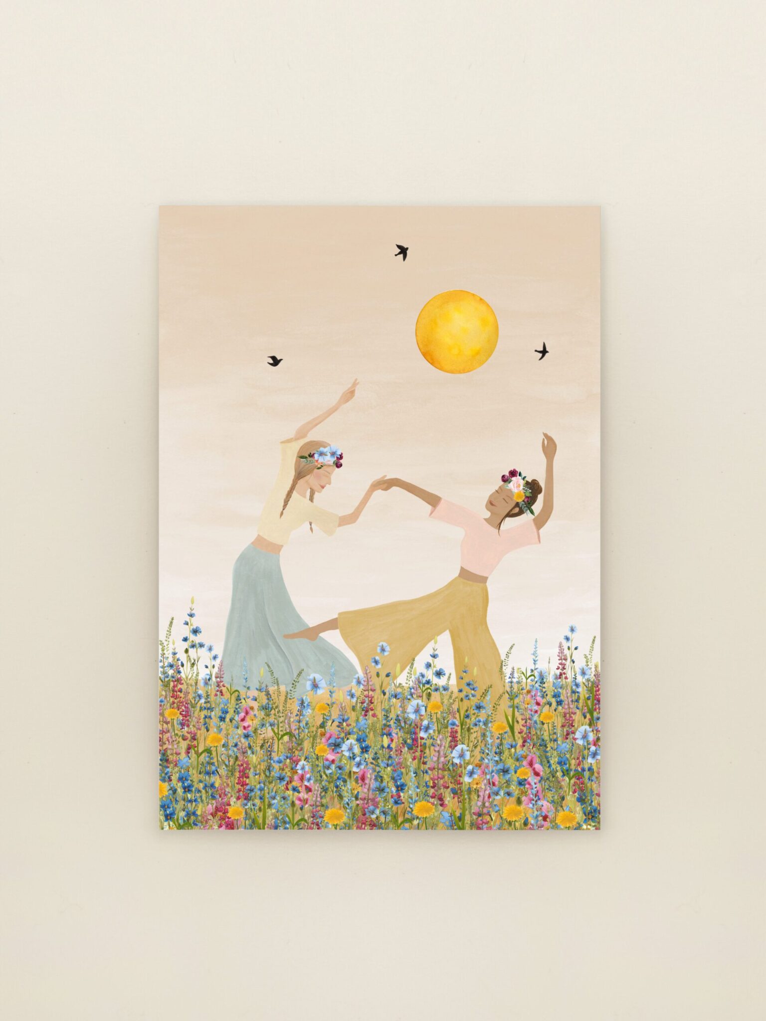 Sâlt + Flor wenskaart Vreugdedans met dansende figuren tussen bloemen onder een warme zon.