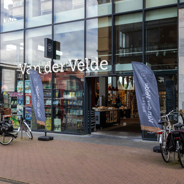Winkel van Van der Velde Boeken Drachten, verkooppunt van Sâlt + Flor