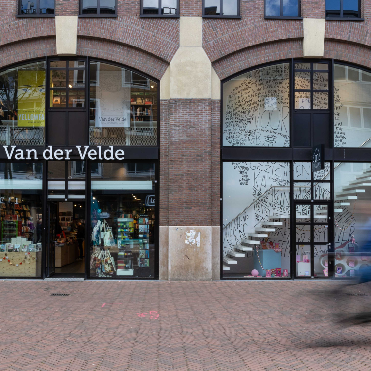 Winkel van Van der Velde Boeken Groningen Grote Markt, verkooppunt van Sâlt + Flor