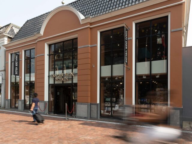 Winkel van Van der Velde Boeken Assen, verkooppunt van Sâlt + Flor
